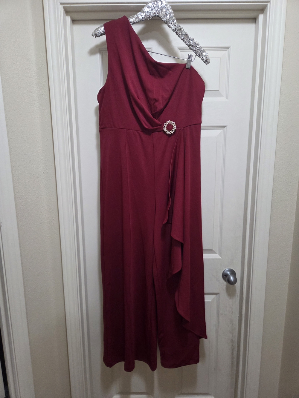 One-Shoulder Burgundy Evening Jumpsuit with Decorative Brooch